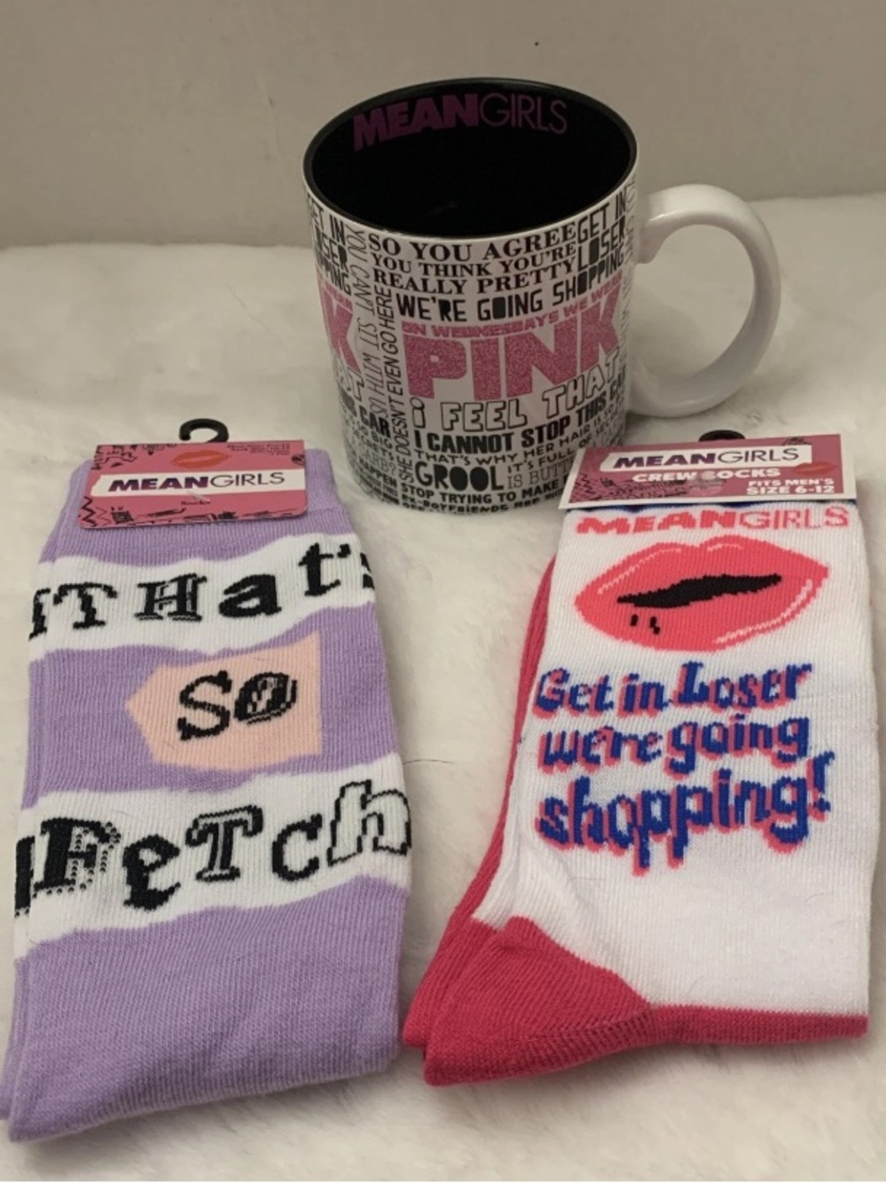 🧑‍🎄 MEAN GIRLS Pink Black & White Text Ceramic Mug & 2 Pairs Socks NWT